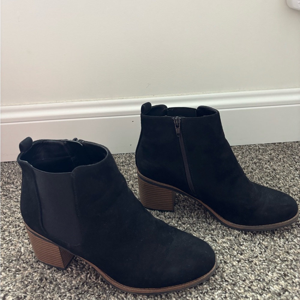 Kohl's Black Ankle Booties with Sleek Design